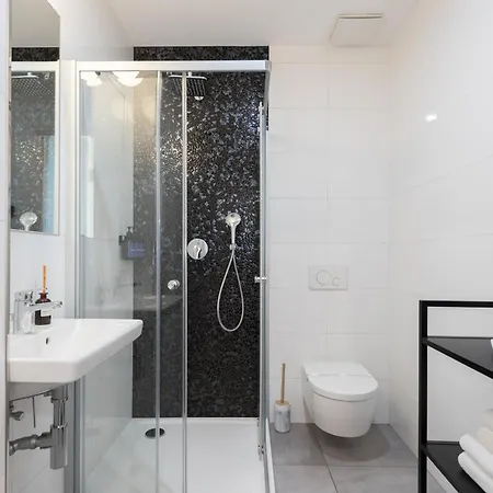شقة Rubesova City Light Apartment - Easy Self Check-In *